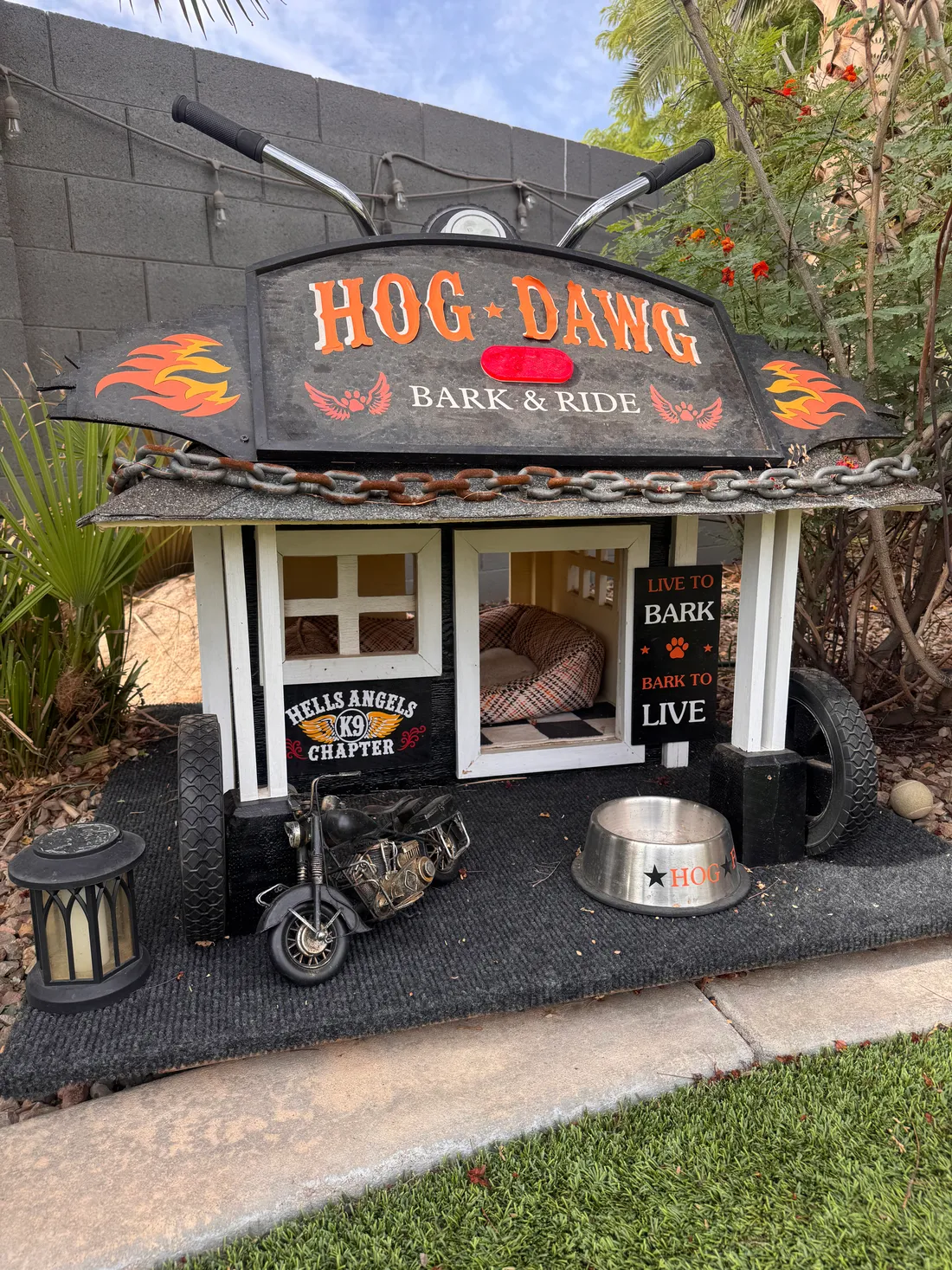 Motorcycle-themed Hog Dawg dog house